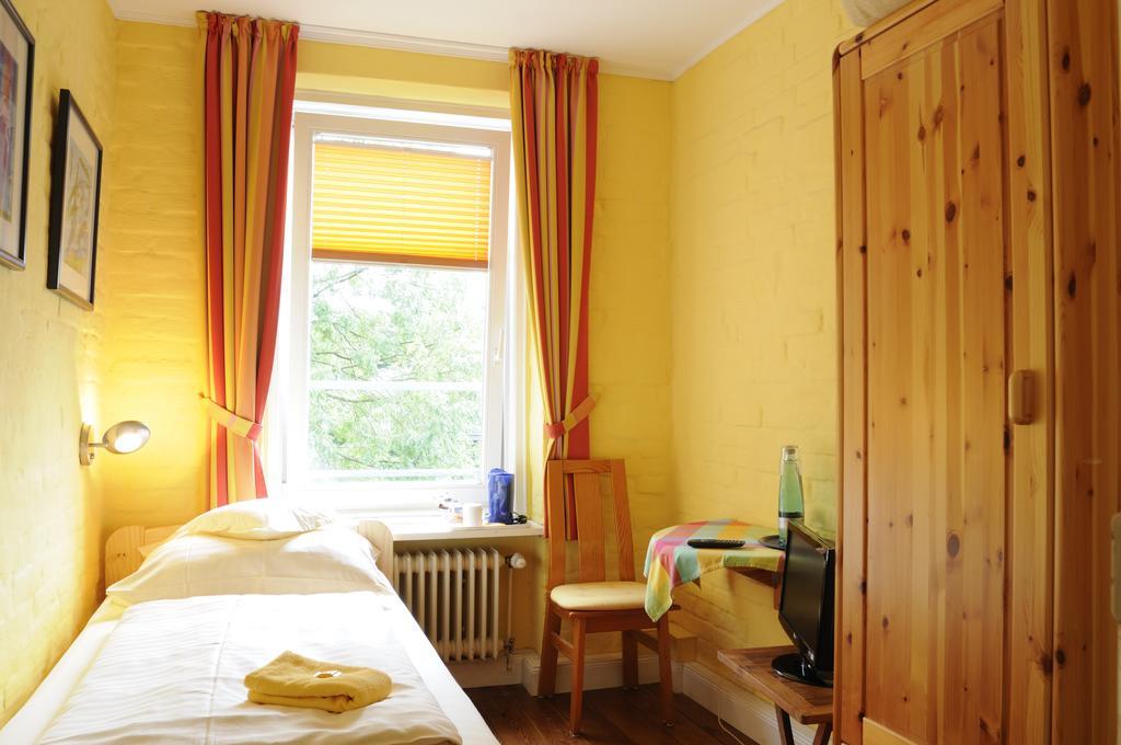 Hotel Zur Alten Stadtmauer Lubeck Room photo