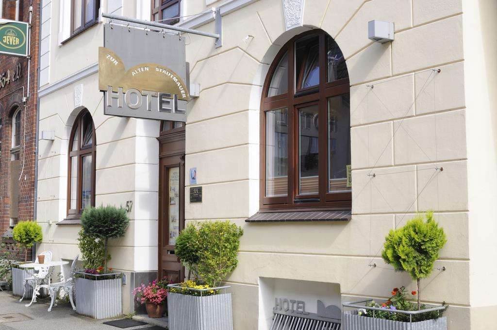 Hotel Zur Alten Stadtmauer Lubeck Exterior photo