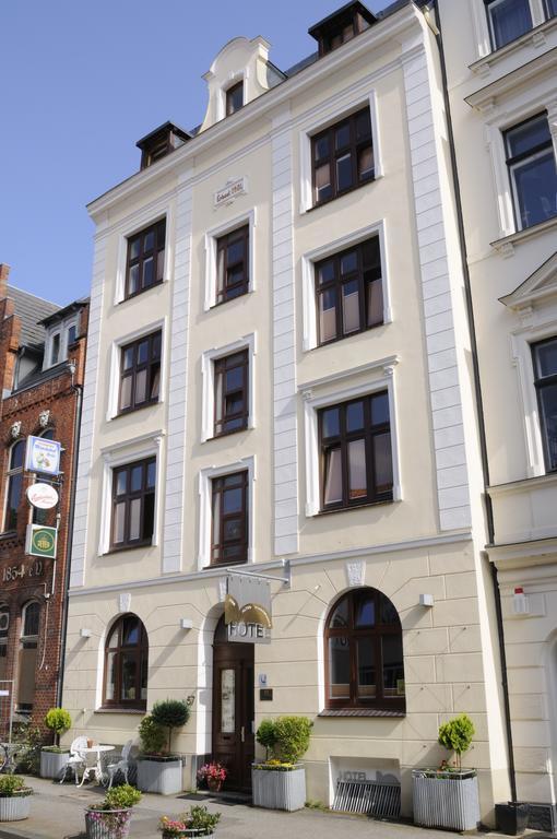 Hotel Zur Alten Stadtmauer Lubeck Exterior photo